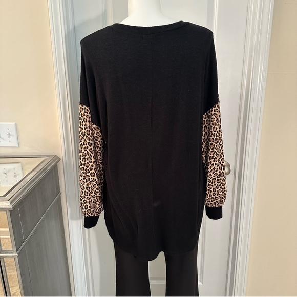 Chic Soul brand. Leopard print. Long sleeve blouse. Size 1X. - Picture 4 of 7